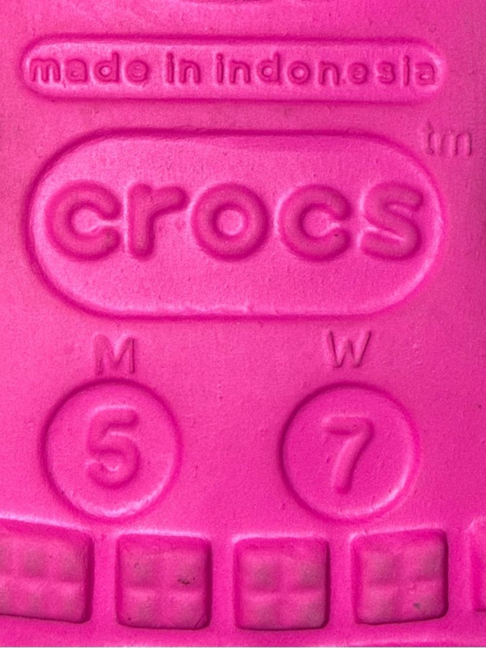 CROCS Hot Pink and Black Checkerboard Clogs Woman’s Size 7 - Picture 3 of 4